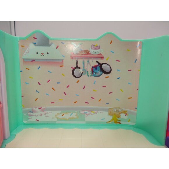 Gabby's Dollhouse Groovy Music Room with Daniel James and Bakery with Cakey - Picture 16 of 16